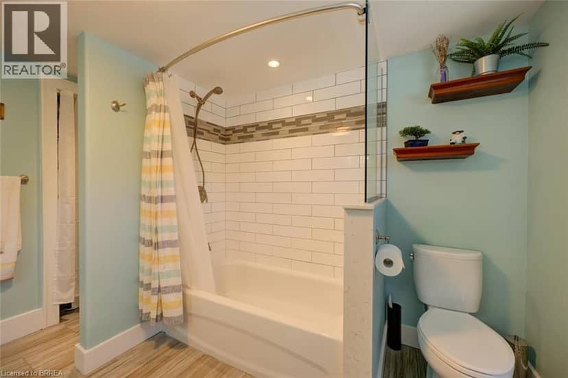 15 LYNDSAY Street — photo 27 of 40
