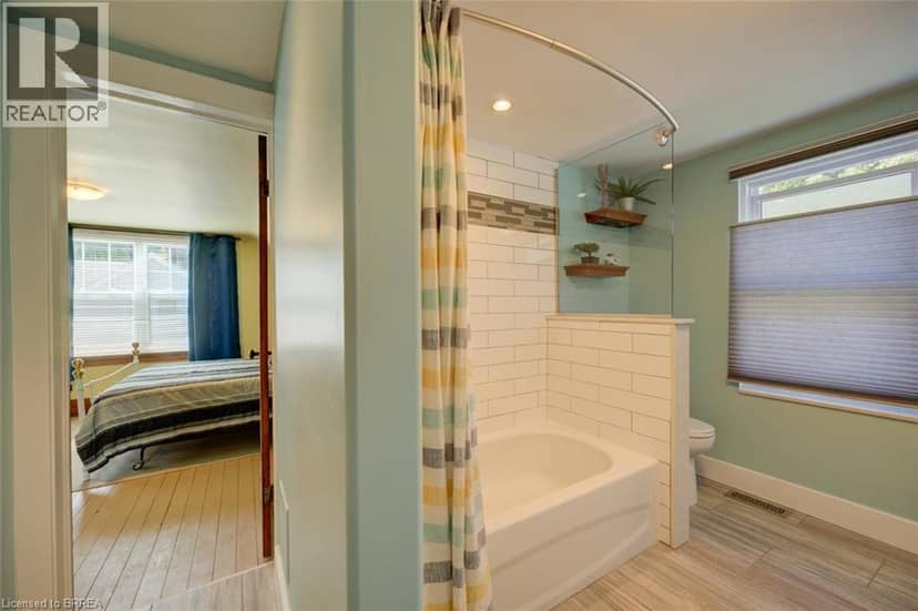 15 LYNDSAY Street — photo 29 of 40