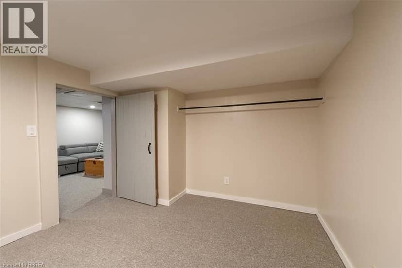 15 LYNDSAY Street — photo 33 of 40