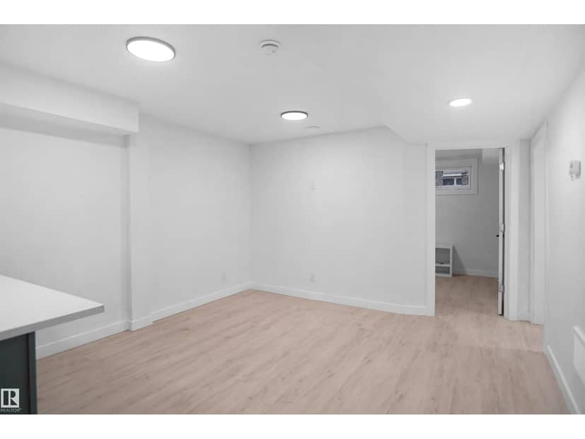 7501 95 AV NW — photo 33 of 40