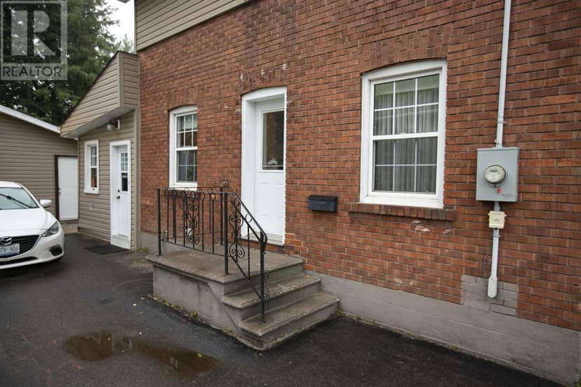 3 Henrietta AVE — photo 4 of 38