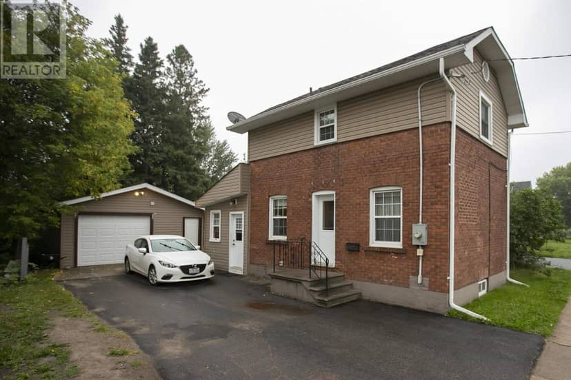 3 Henrietta AVE — photo 2 of 38