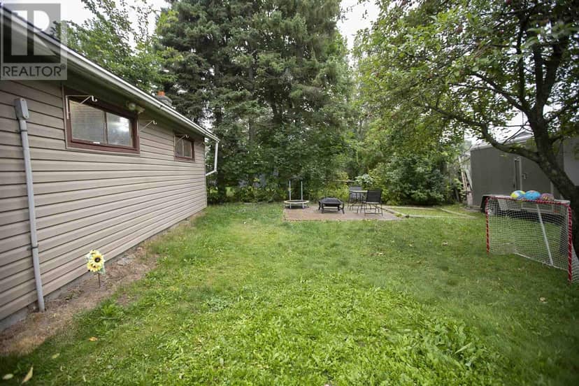 3 Henrietta AVE — photo 6 of 38