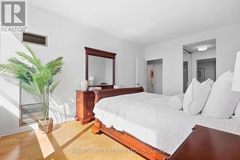 1705 - 110 Promenade Circle — photo 16 of 27