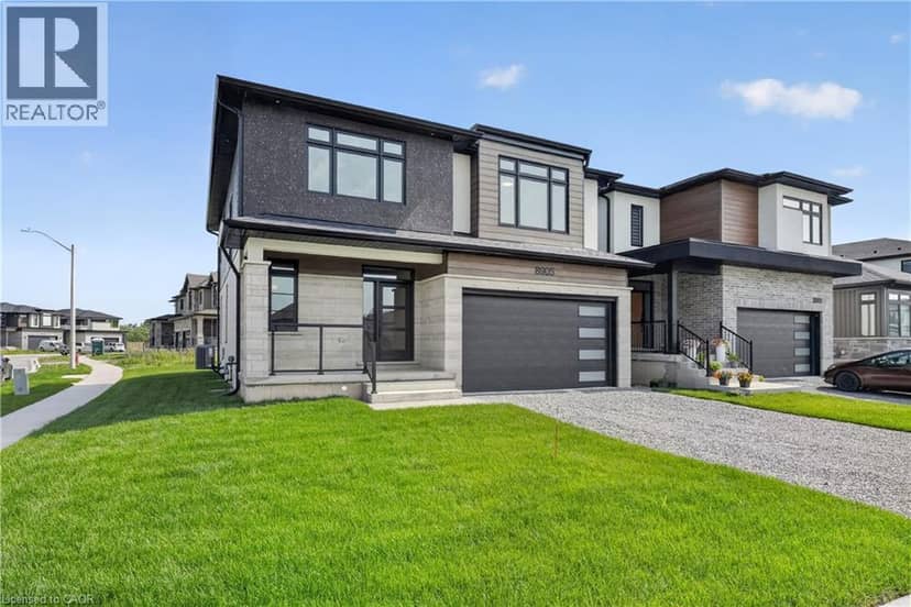 8905 ANGIE Drive, Niagara Falls, photo 2