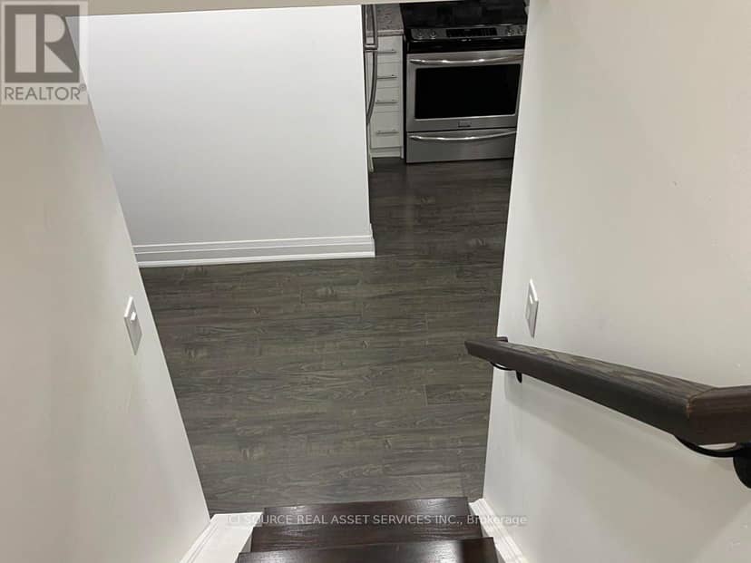 77 Newbridge Crescent — photo 21 of 40