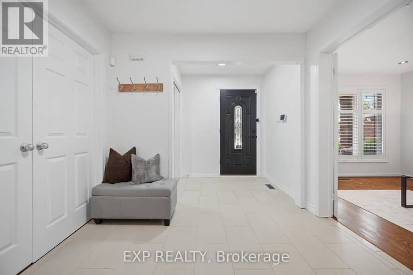 70 Embassy Drive, Vaughan, photo 4
