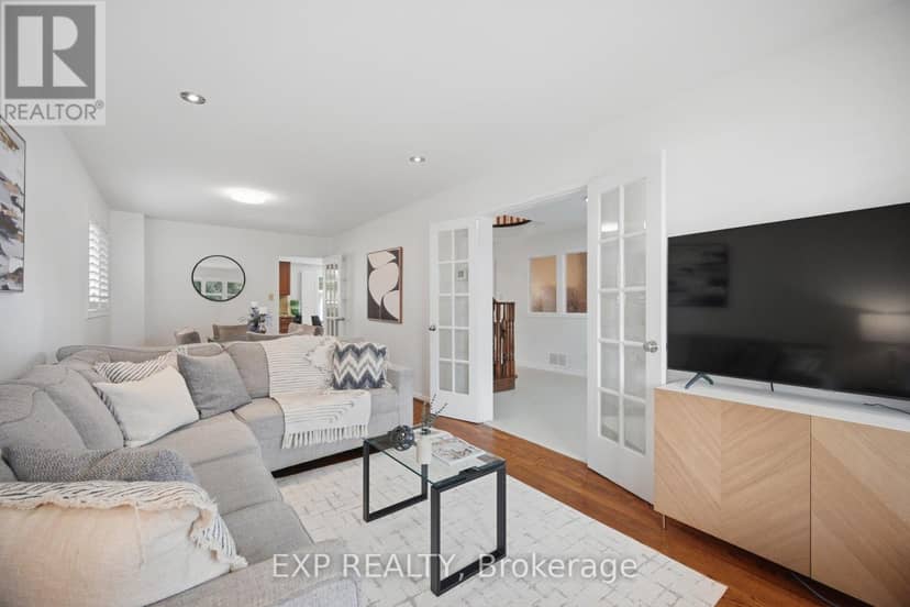 70 Embassy Drive, Vaughan, photo 8