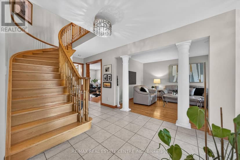 52 Archwood Crescent — photo 8 of 40