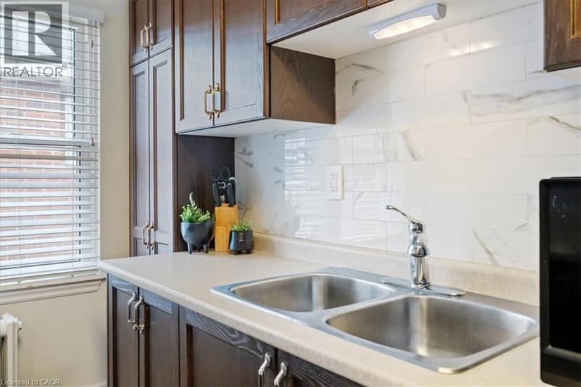 21 MOUNTWOOD Avenue Unit# 6 — photo 32 of 39
