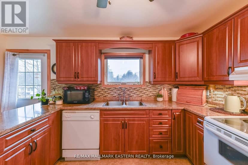 2839 Peter Street — photo 9 of 32