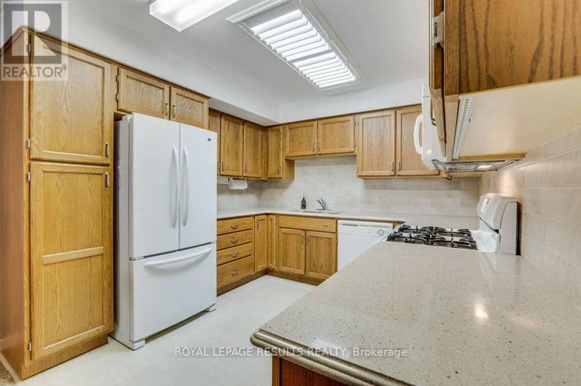 71 Edwin Crescent — photo 15 of 40