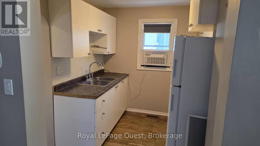 103 Mississaga Street W — photo 1 of 6