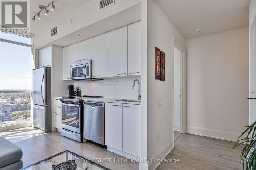 3102 - 30 Roehampton Avenue — photo 16 of 40