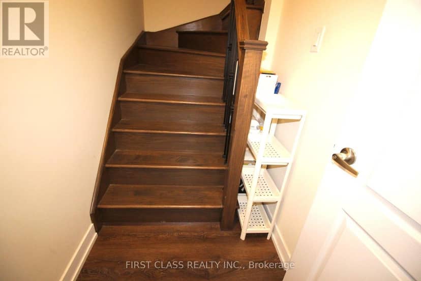 2113 - 2 Westmeath Lane — photo 10 of 18
