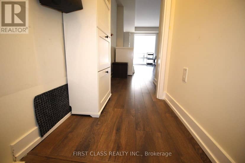2113 - 2 Westmeath Lane — photo 3 of 18