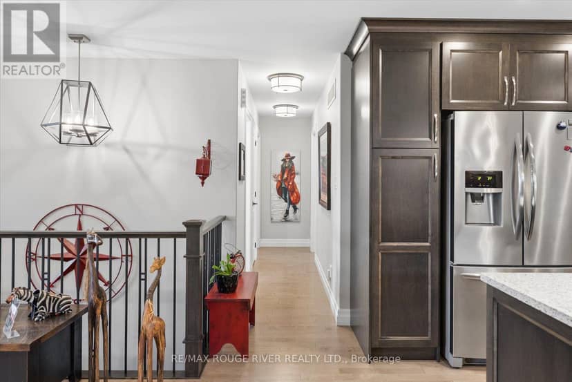 25 Ambrosia Terrace — photo 17 of 40