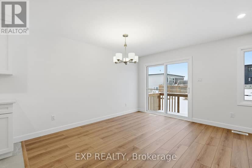 243 Sumac Crescent — photo 9 of 24