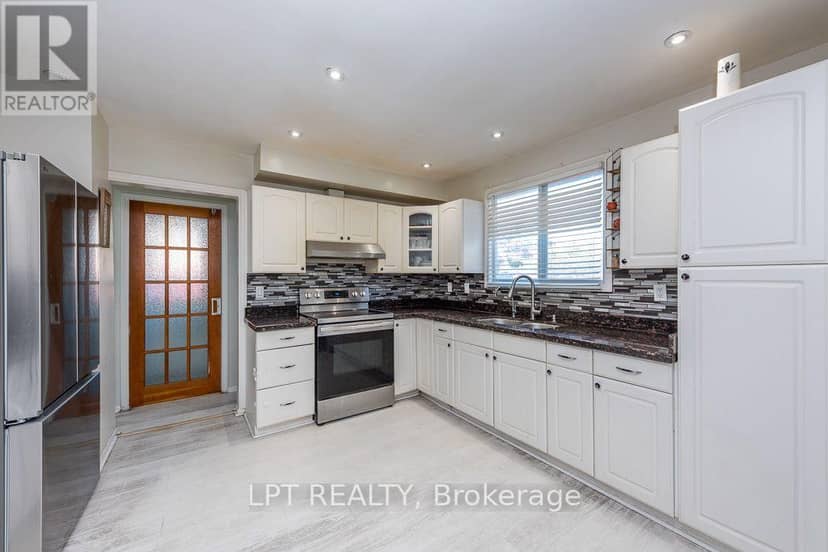 111 Dearbourne Boulevard — photo 10 of 40