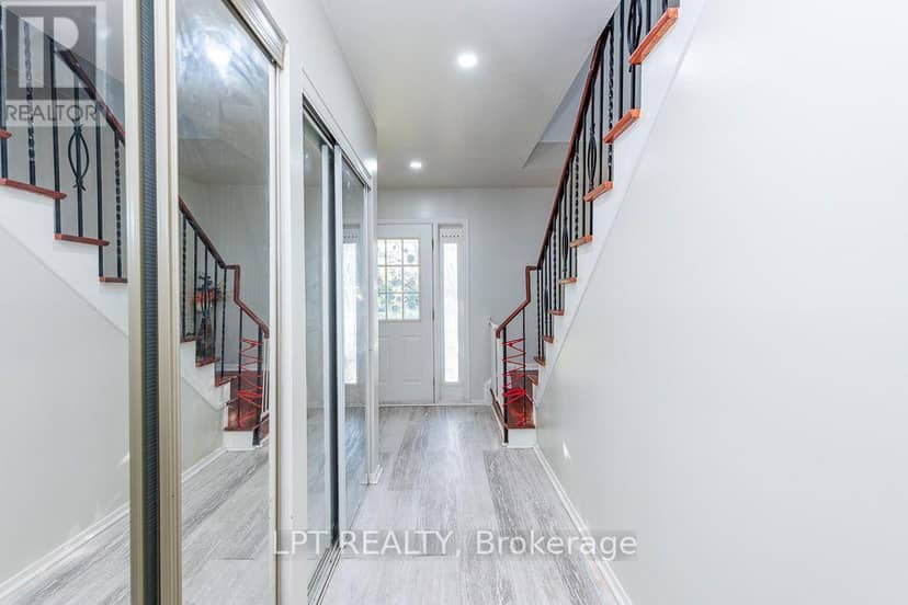 111 Dearbourne Boulevard — photo 12 of 40