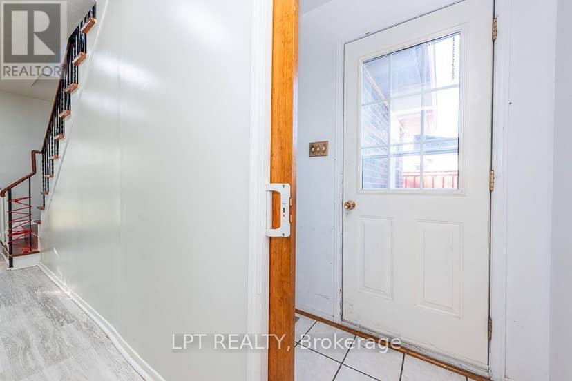 111 Dearbourne Boulevard — photo 26 of 40