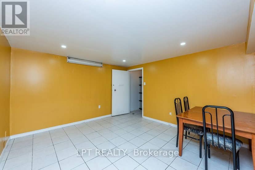 111 Dearbourne Boulevard — photo 32 of 40