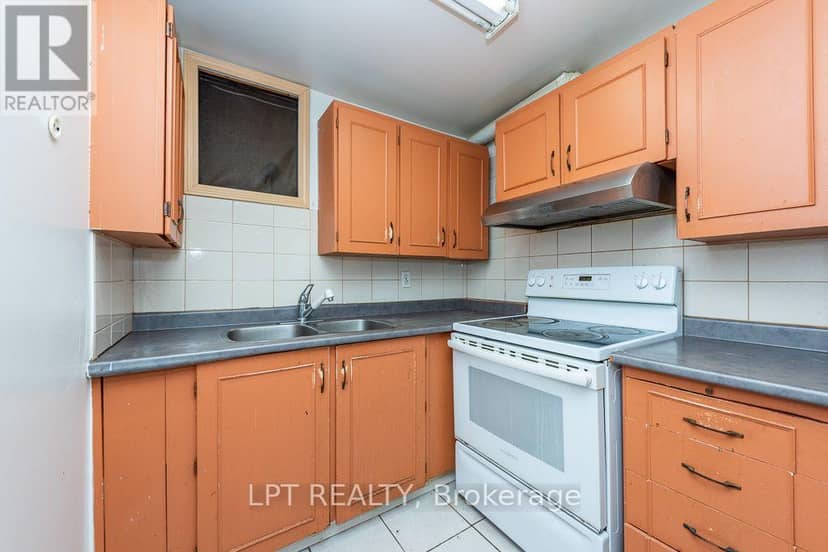 111 Dearbourne Boulevard — photo 36 of 40