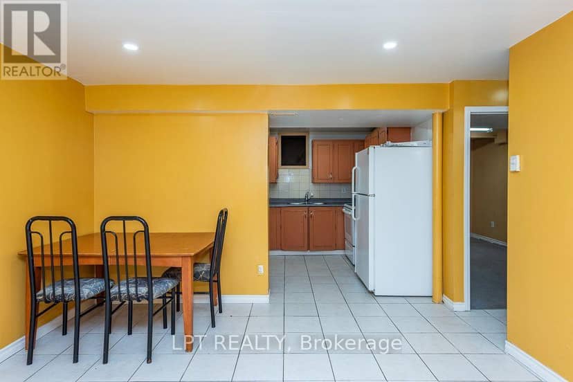 111 Dearbourne Boulevard — photo 34 of 40