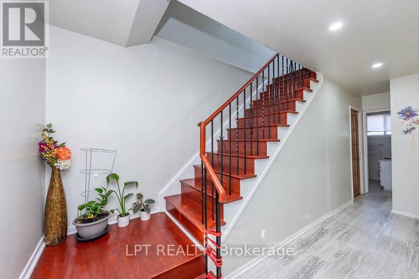 111 Dearbourne Boulevard — photo 13 of 40