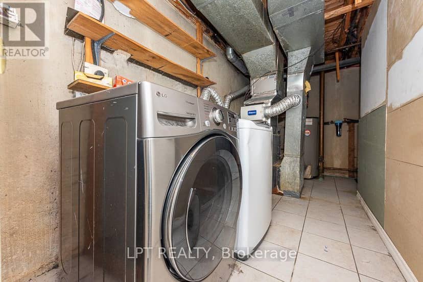 111 Dearbourne Boulevard — photo 38 of 40