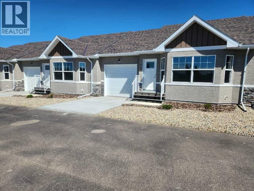 419 Meadowlark Way, Vulcan, photo 2