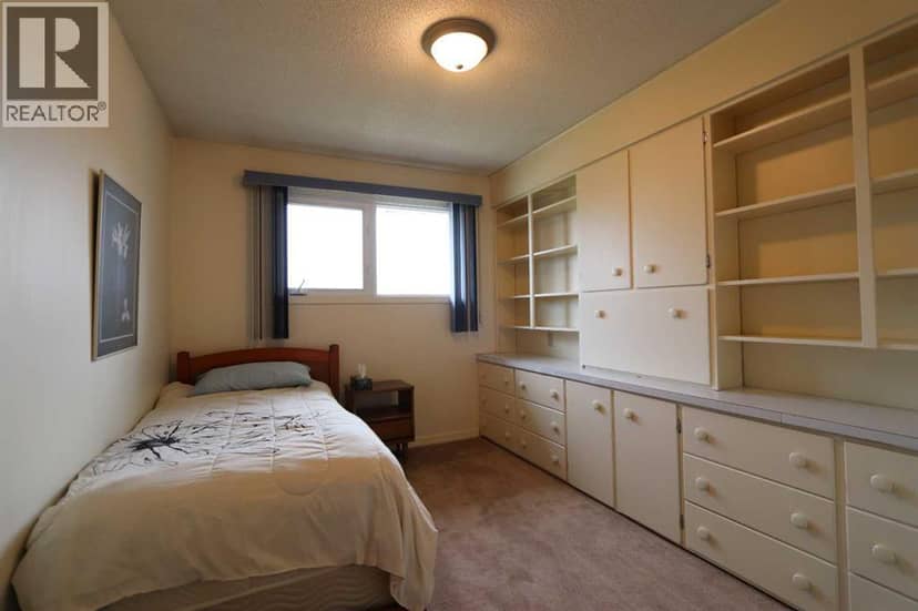 5007 42 Street — photo 15 of 36