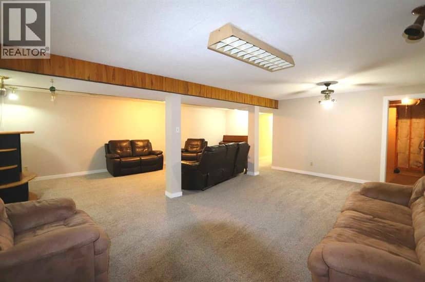 5007 42 Street — photo 20 of 36