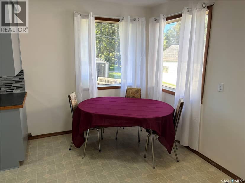 605 Hall STREET — photo 9 of 35