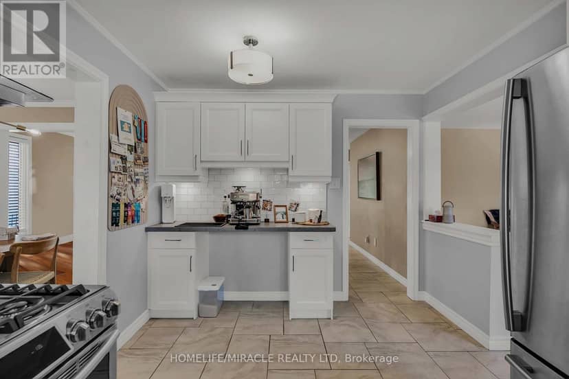 9 Iris Crescent — photo 13 of 40