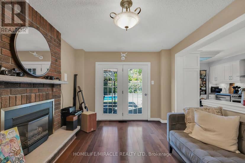 9 Iris Crescent — photo 17 of 40