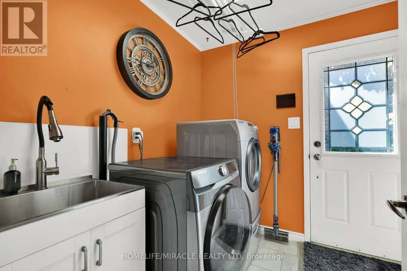 9 Iris Crescent — photo 19 of 40