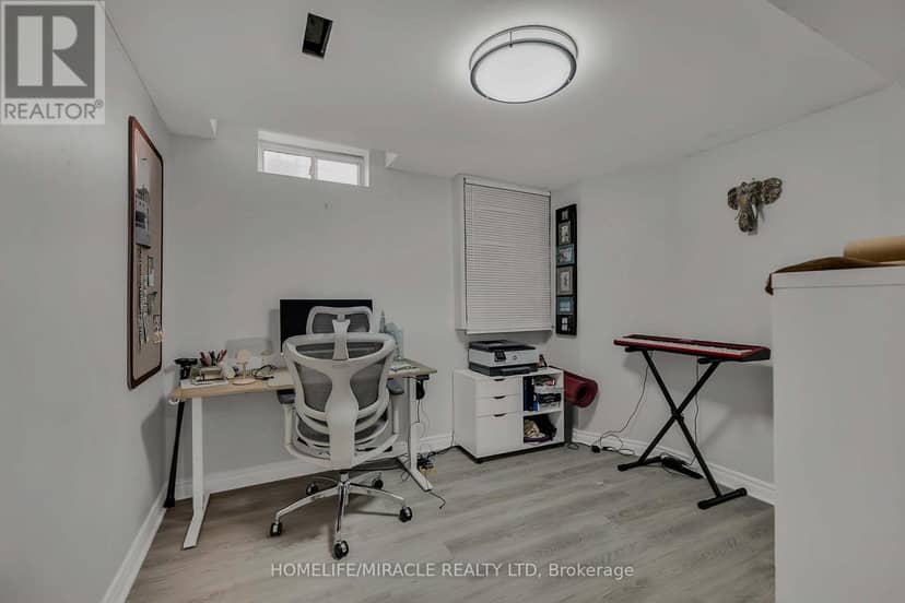 9 Iris Crescent — photo 33 of 40