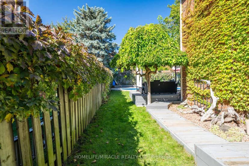 9 Iris Crescent — photo 39 of 40