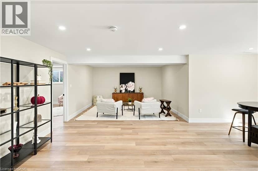 116 ENGLISH Crescent — photo 32 of 40