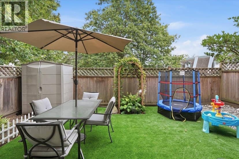 118 217 BEGIN STREET, Coquitlam