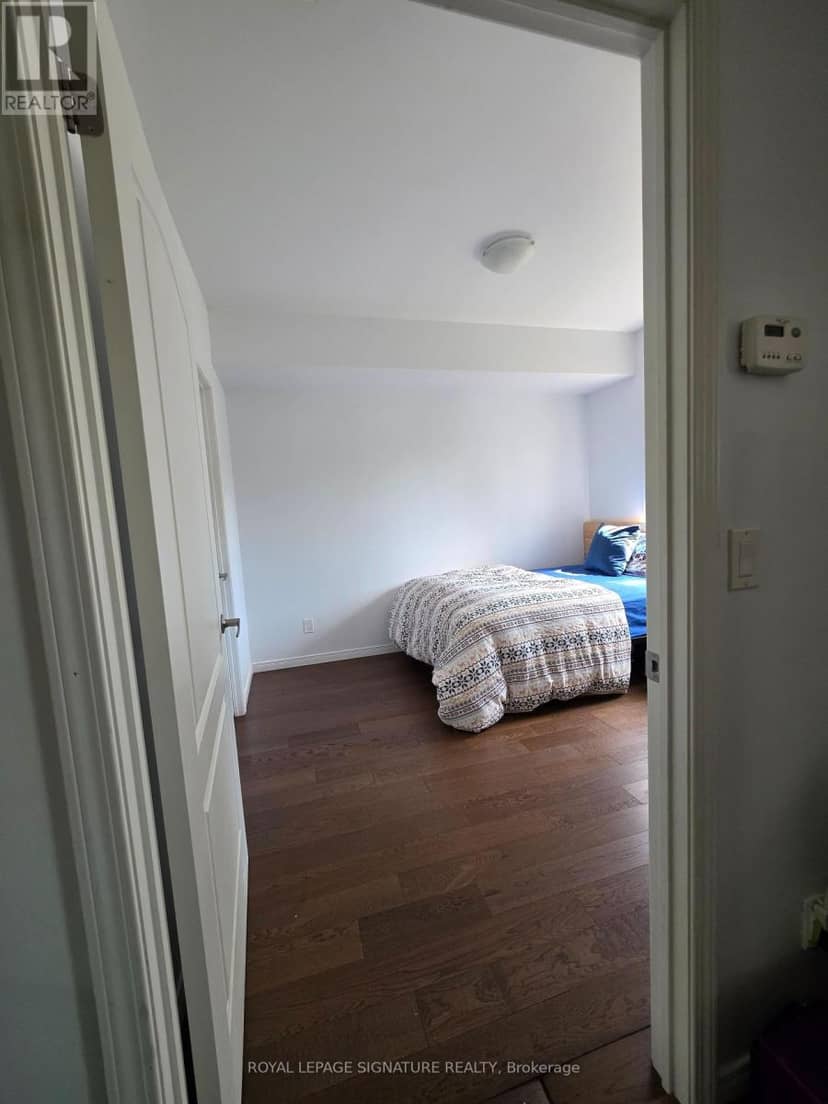 102 - 910 Wentworth Street — photo 13 of 26