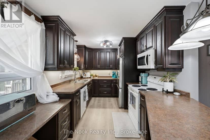 6 Cedar Terrace — photo 10 of 25