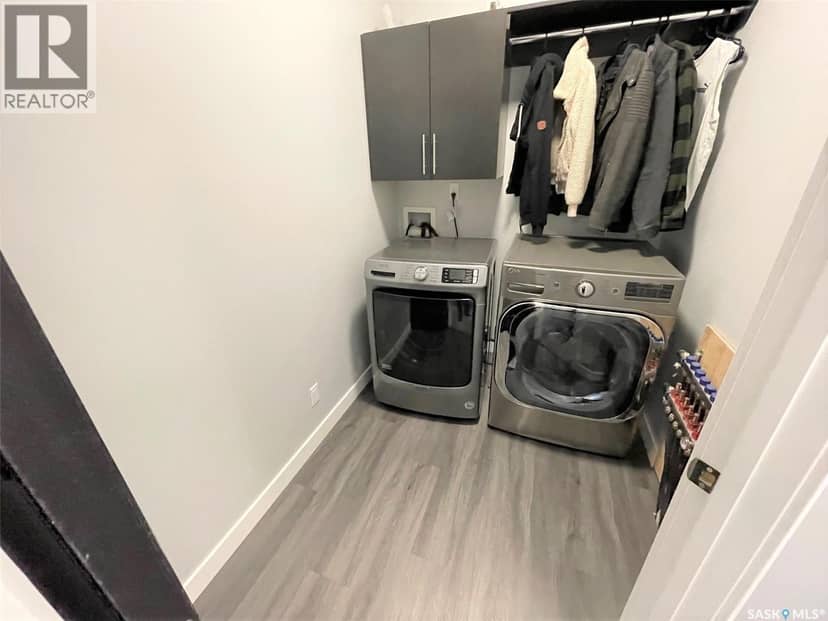 701 Bay STREET — photo 21 of 40