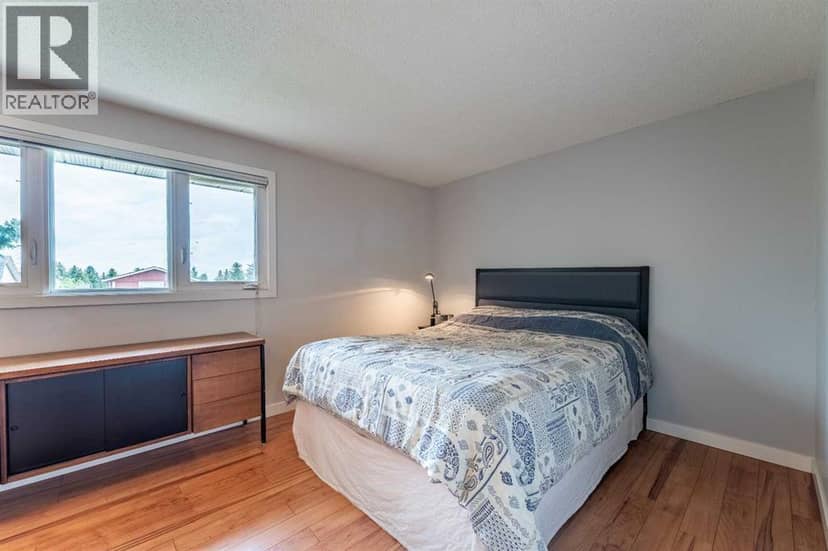 40 Fonda Crescent SE — photo 11 of 33