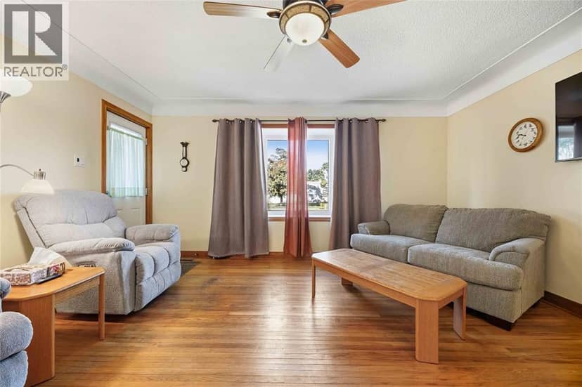 502 INDIAN ROAD North — photo 4 of 29