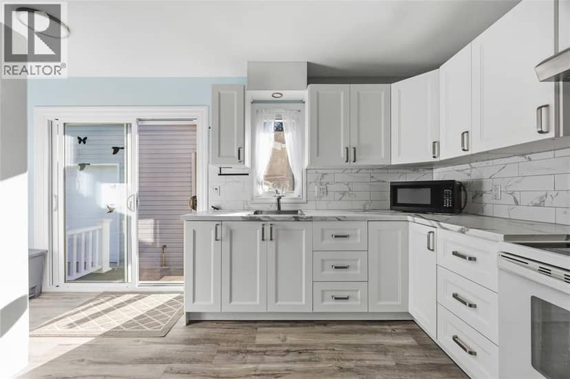 502 INDIAN ROAD North — photo 8 of 29