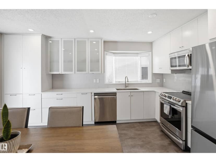 3515 20 Ave NW, Edmonton, photo 2