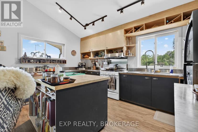 936 Sheffield Lane — photo 9 of 40