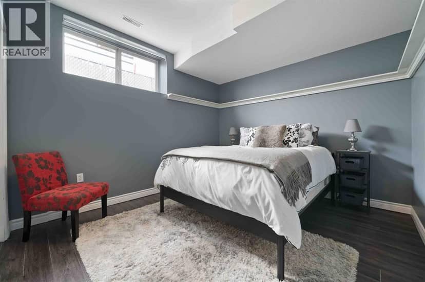 110 Redcliff Way SW — photo 30 of 40
